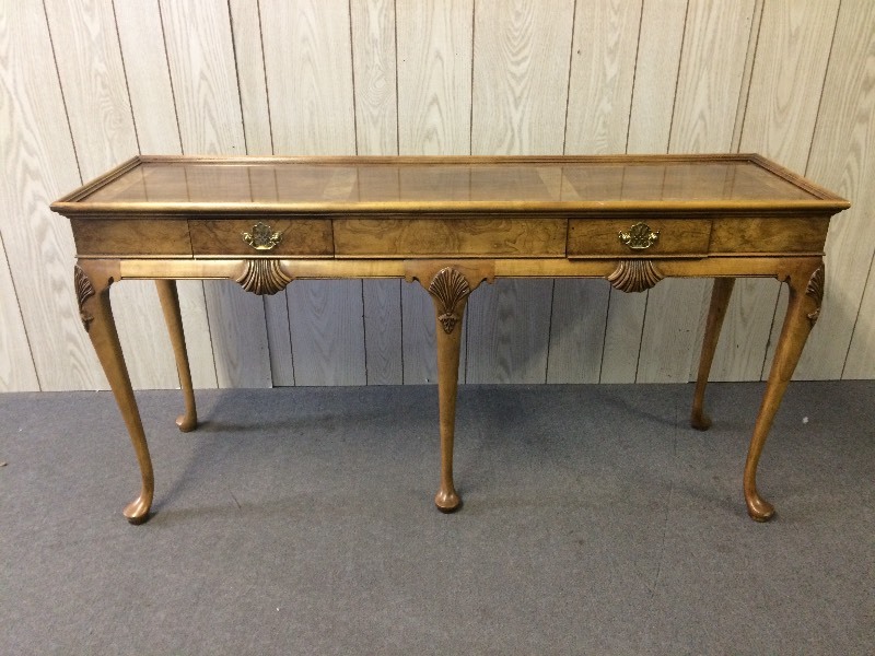 lot 1 image: BAKER FURNITURE SOFA HALL TABLE