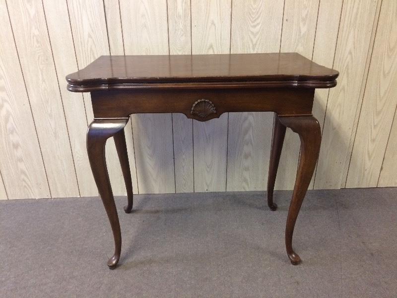 lot 3 image: ATQ VINTAGE TABLE OPENS INTO CARD GAME TABLE