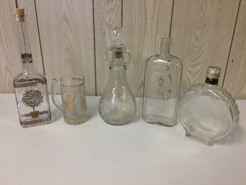 lot 10 image: VINTAGE DECANTER GLASS BOTTLE COLLECTION