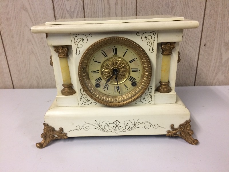lot 27 image: SETH THOMAS ADAMANTINE MANTEL CLOCK WITH KEY