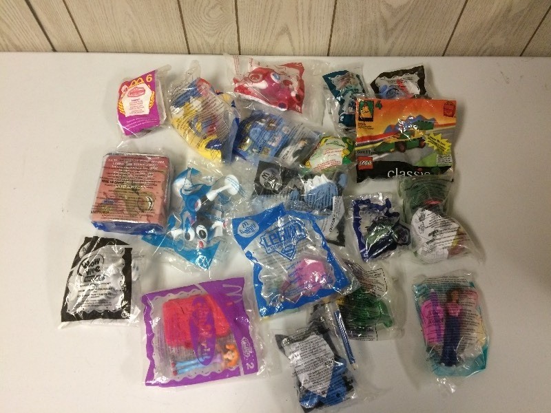 lot 40 image: VINTAGE MCDONALDS TOYS