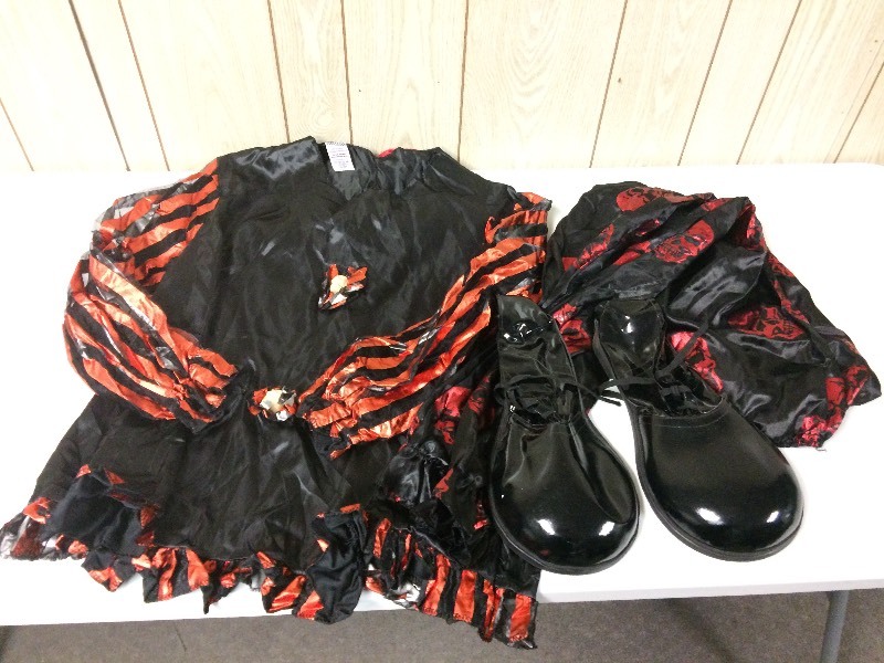 lot 52 image: SCAREY CLOWN ADULT COSTUME