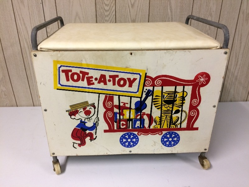 lot 55 image: VINTAGE TOTE-A-TOY TOYBOX