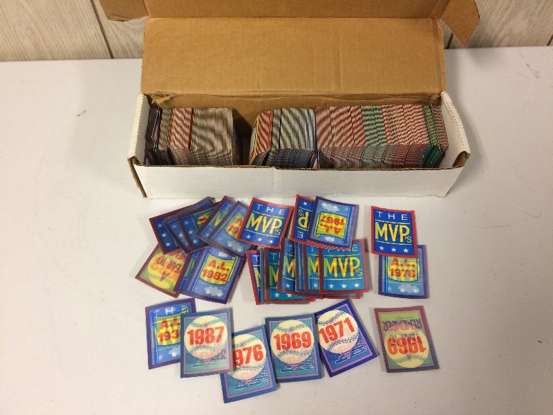 lot 61 image: LARGE BOX OF SCORE FLICKER BASEBALL CARDS