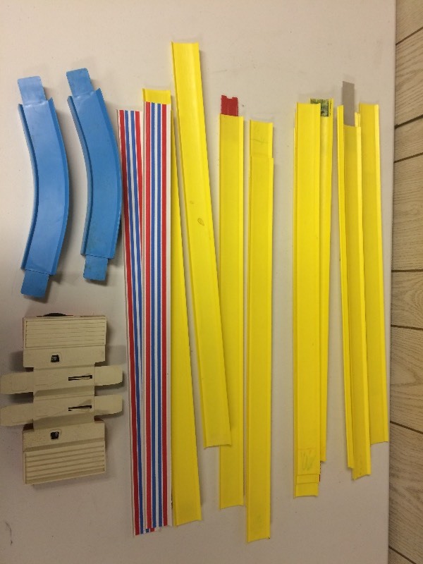 lot 65 image: VINTAGE HOT WHEELS TRACK