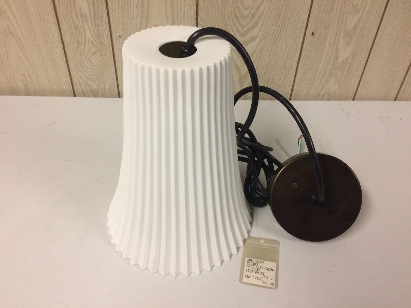 lot 79 image: PENDANT LIGHT - WHITE CERAMIC SHADE