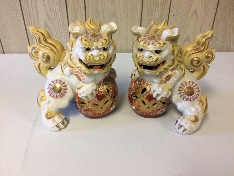 lot 82 image: FOO DOG FIGURINES