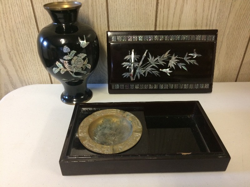 lot 92 image: ABALONE DECORATED VASE & BOX INCENSE BURNER