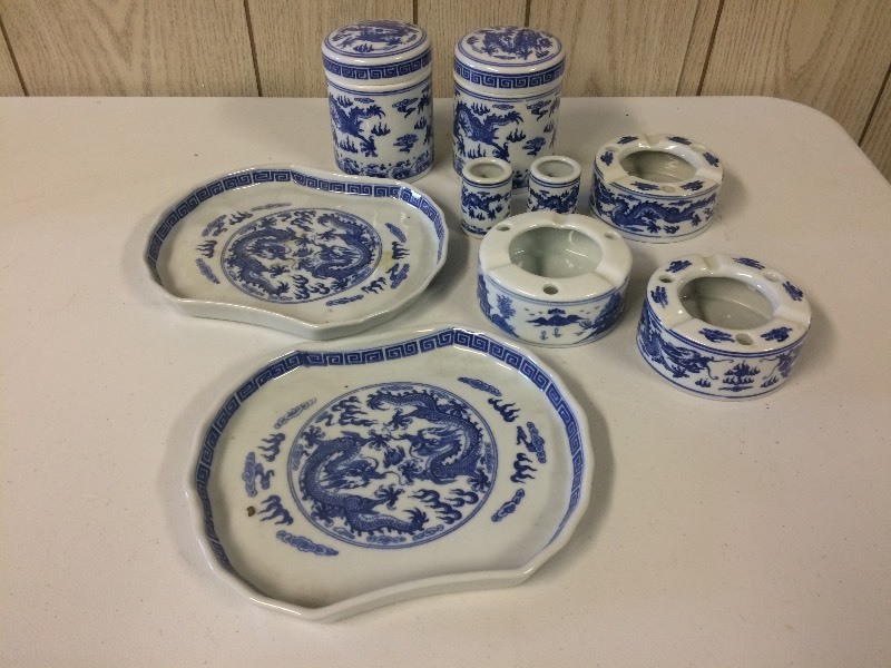 lot 93 image: ASIAN BLUE & WHITE DISHES