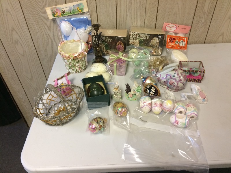lot 98 image: EASTER DECORATIONS & VINTAGE CRAFTS