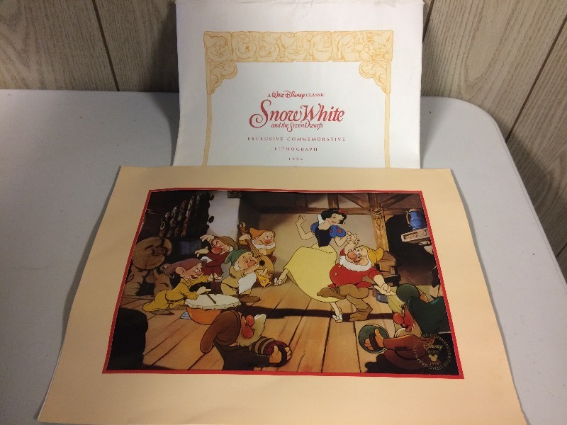 lot 104 image: DISNEY SNOW WHITE LITHOGRAPH
