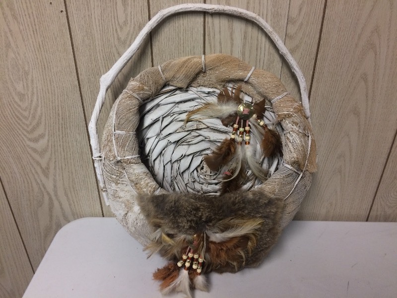 lot 108 image: NATIVE AMERICAN DECORATIVE WALL BASKET