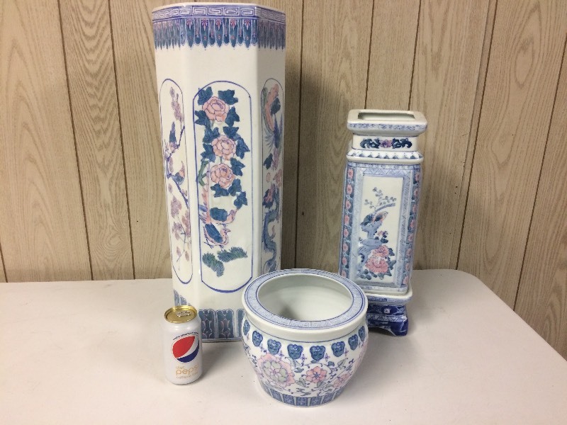 lot 118 image: THREE ASIAN INSPIRED VASES