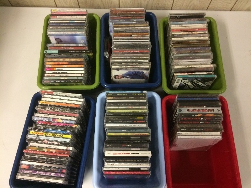 lot 125 image: HUGE LOT OF CDS