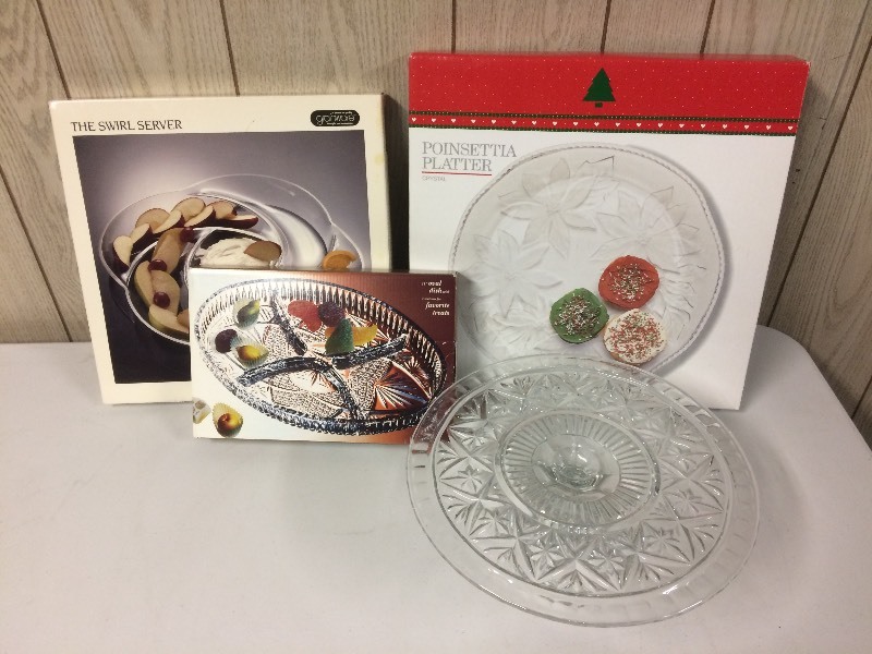 lot 132 image: GLASS SERVING PIECES