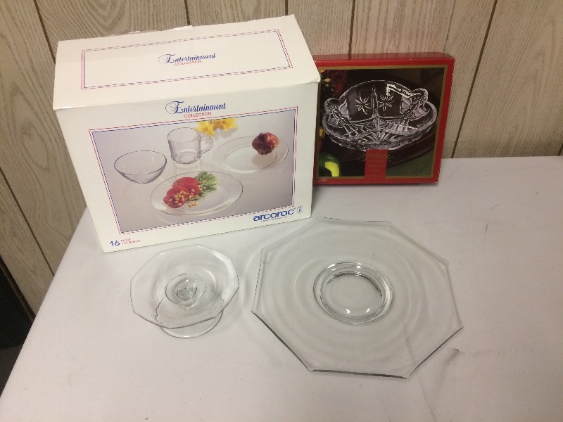 lot 131 image: 16 PC ARCOROC LUNCHEON, GORHAM BOWL, MORE
