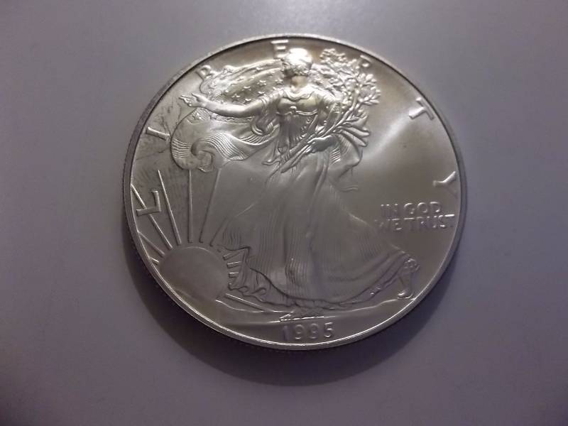 1995 US Silver Eagle 99.9 Fine Silver 1 Oz.Unc (In Unc Cond Valued  $30.00-$33.00)