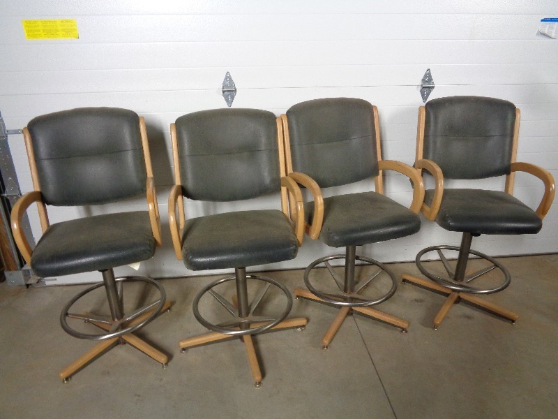 lot 121 image: 4 Bar Height Swivel Chairs