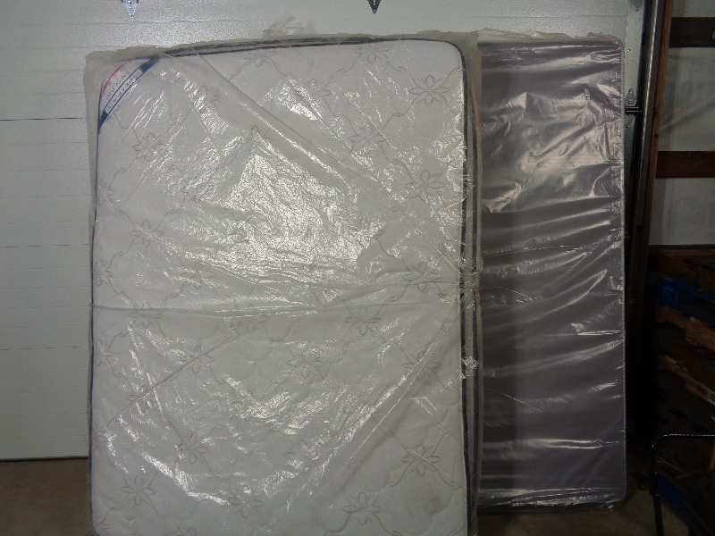 lot 124 image: New Queen Mattress and Box Spring