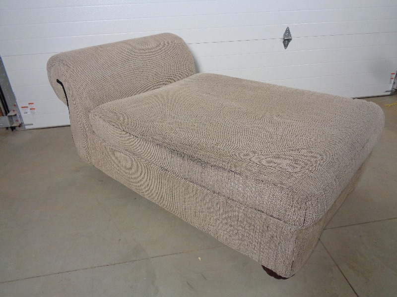 lot 126 image: Chaise Lounge Couch