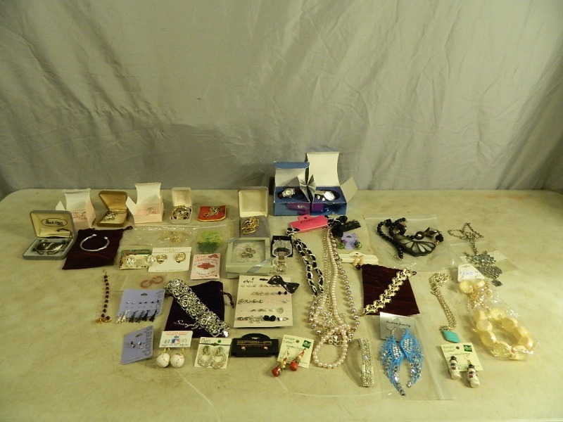 lot 3 image: Estate Jewelry