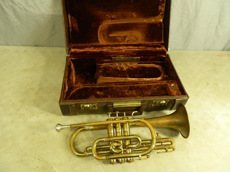 lot 7 image: Olds Trumpet in Case