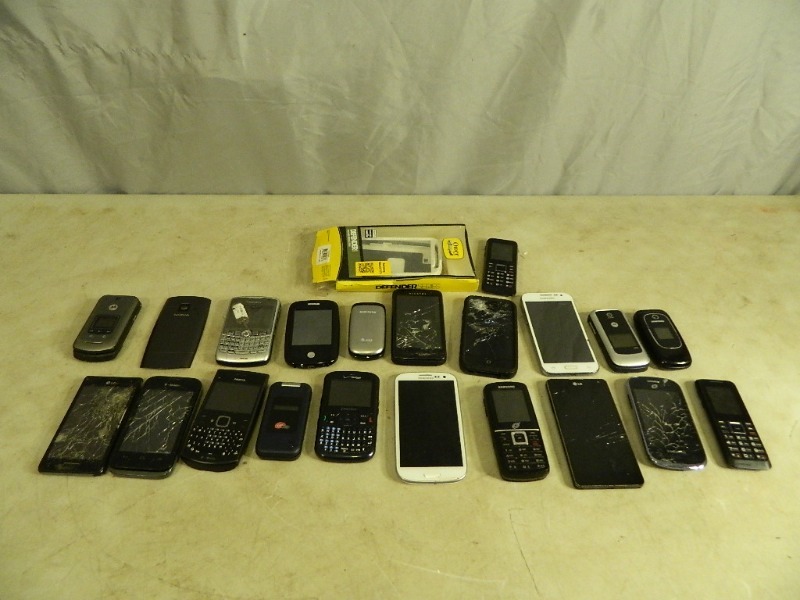 lot 22 image: Assorted Cellphones