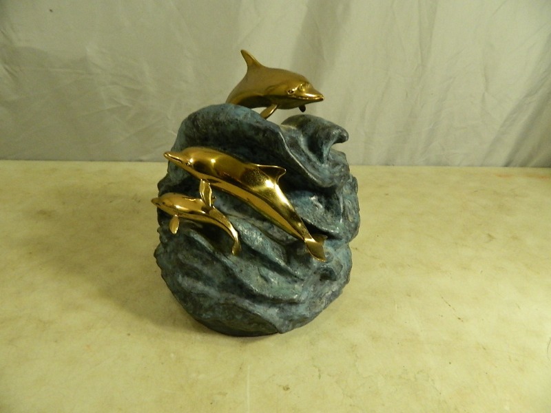 lot 36 image: Cool Dolphin Statue  Urn