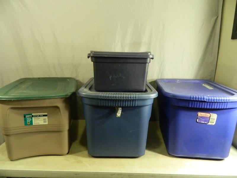 lot 43 image: 4 Assorted Totes with Lids