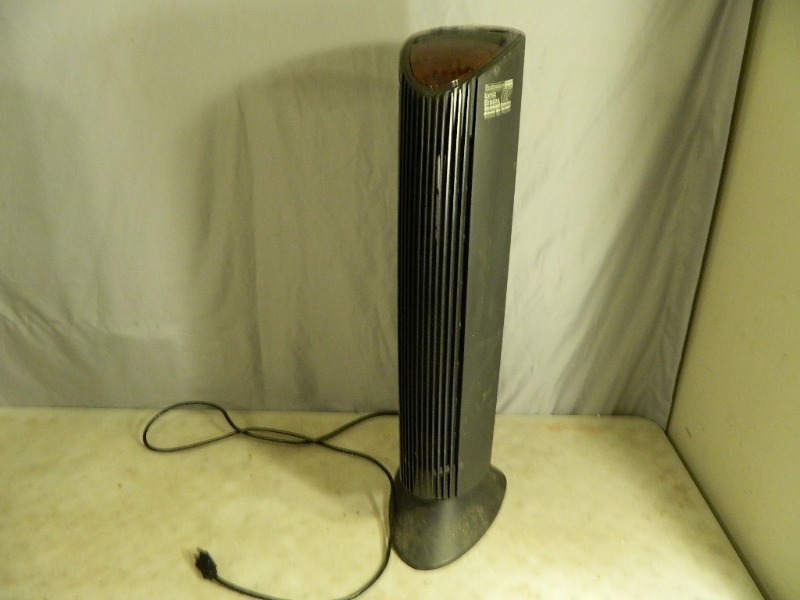lot 60 image: Profession Series Ionic Breeze Air Purifier
