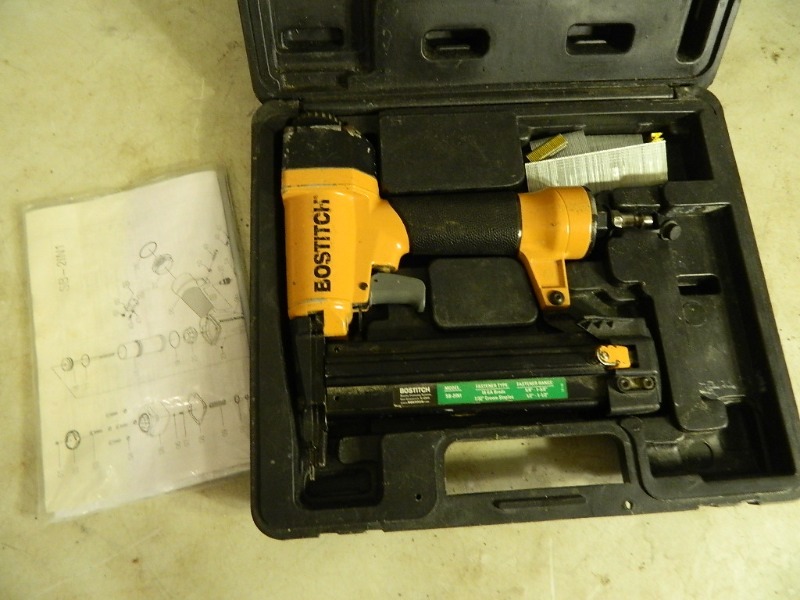 lot 72 image: Bostitch Crown Stapler  Brad Nailer