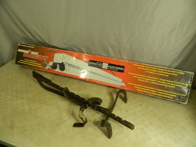 lot 76 image: New Diamond Plate Worklight and Ladder Jack