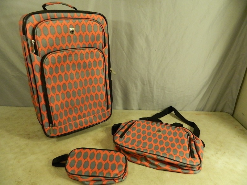 lot 143 image: 3 Pc Luggage Set