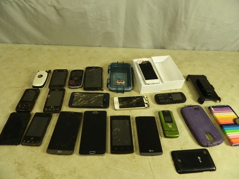 lot 147 image: Ipod, Cellphones, and More