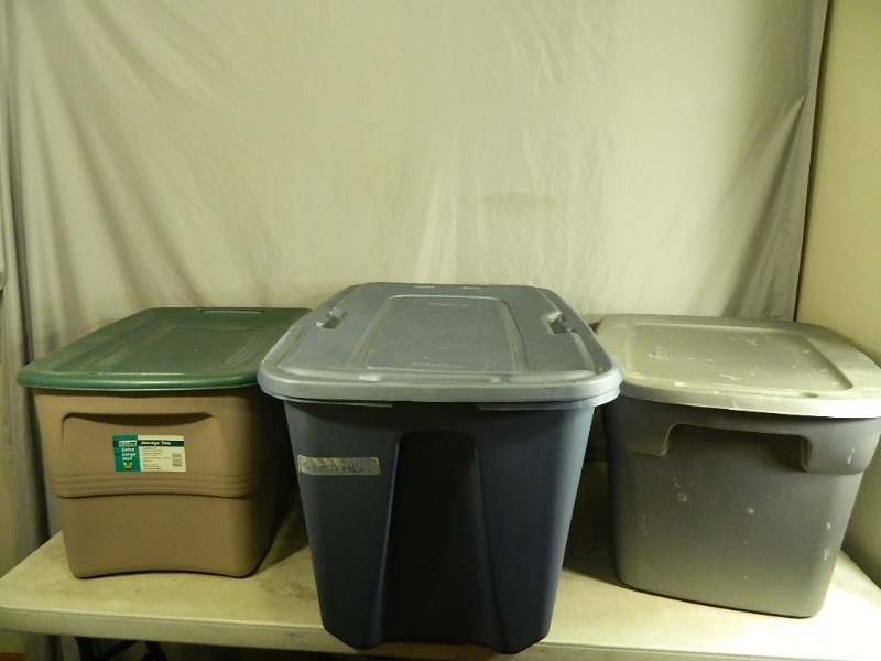 lot 151 image: 3 Assorted Totes with Lids
