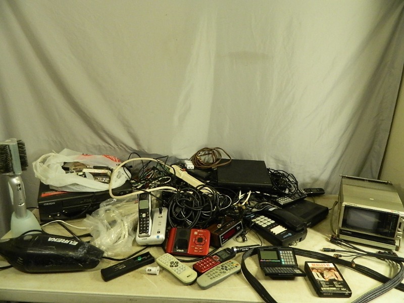 lot 153 image: Assorted Electronics
