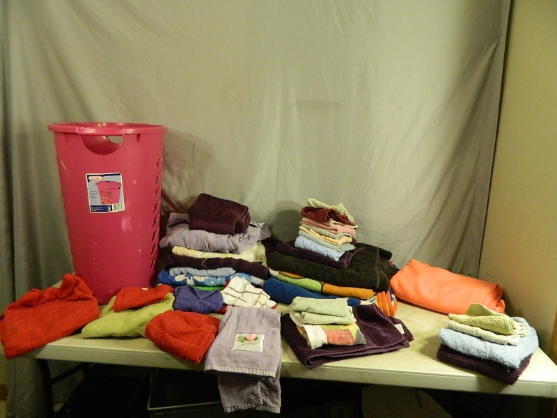 lot 161 image: Towels in Hamper