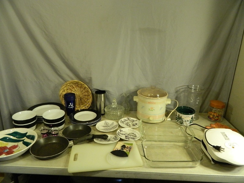 lot 197 image: Crockpot, George Foreman, and More