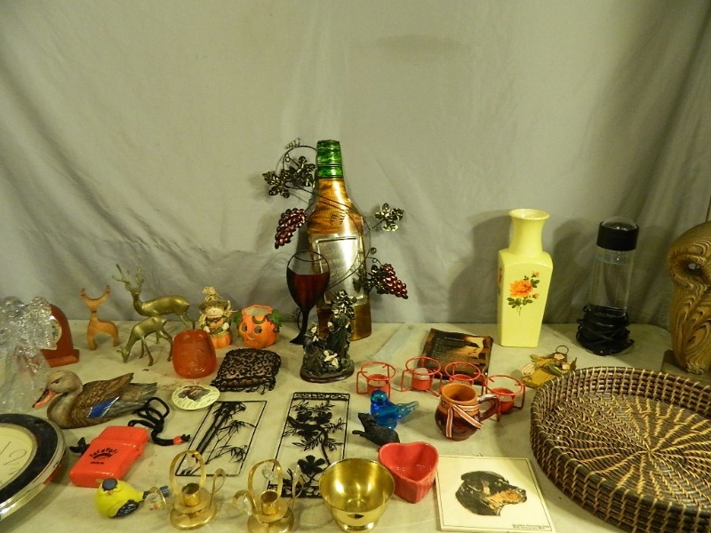 lot 199 image: Metal Wine Decor, Duck, and More