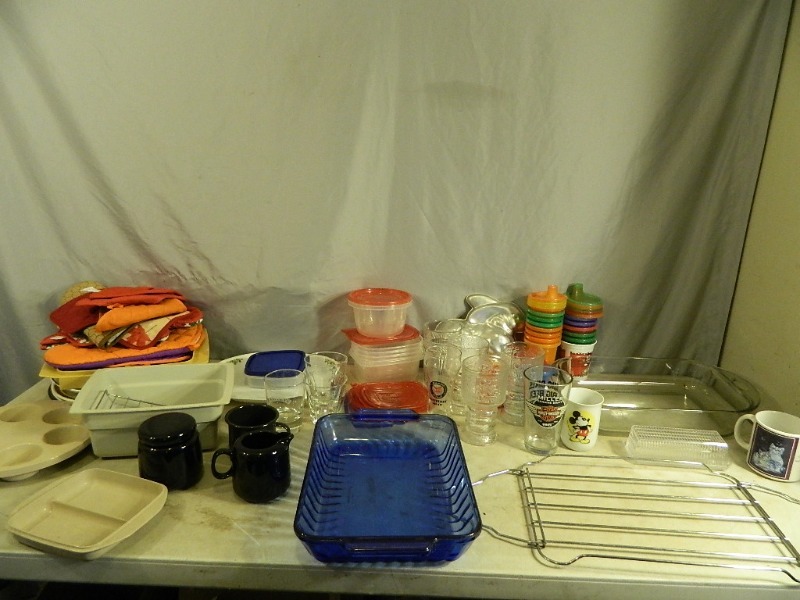 lot 207 image: Anchor Hocking Glass Dishes, Lord of The Rings Glasses, and More