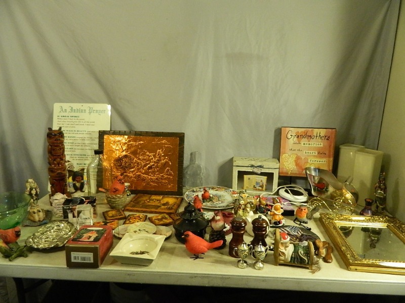 lot 209 image: Native American Items, Decor, and More