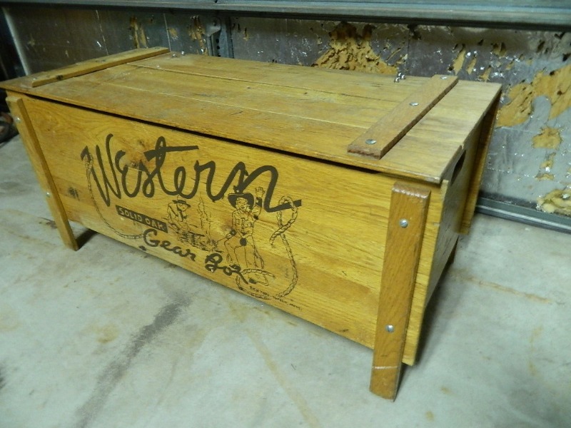 lot 131 image: Old Wood Toybox