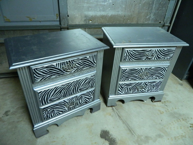 lot 132 image: 2 Night Stands