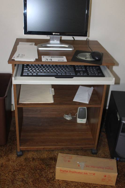 lot 34 image: Rolling Computer Cabinet