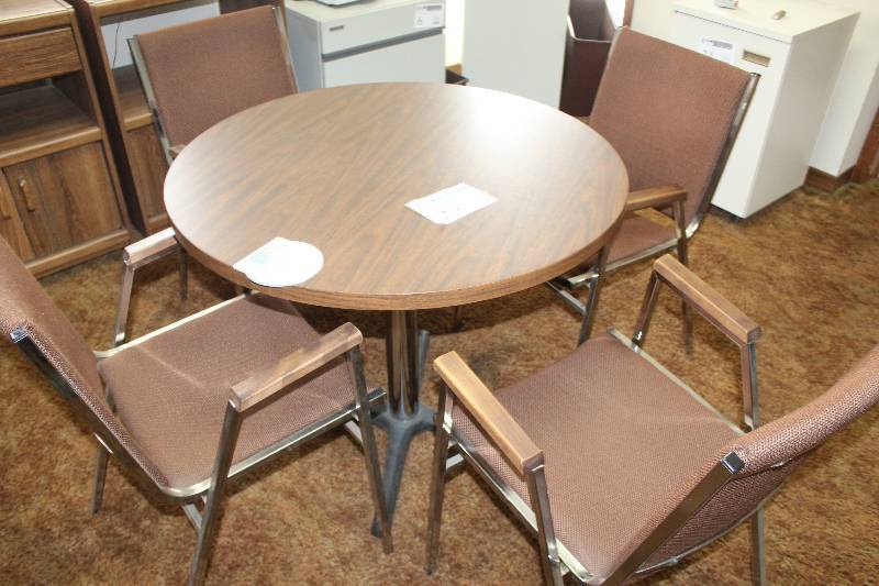 lot 25 image: Table, 4-Chairs