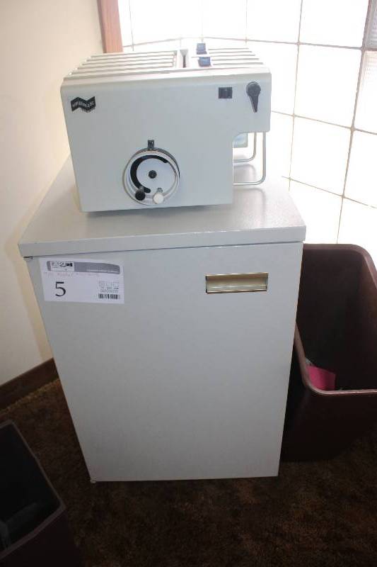 lot 5 image: Simplimatic Folding Machine