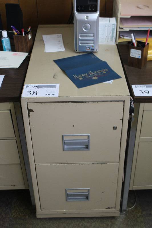 lot 38 image: 2-Drawer Metal File Cabinet