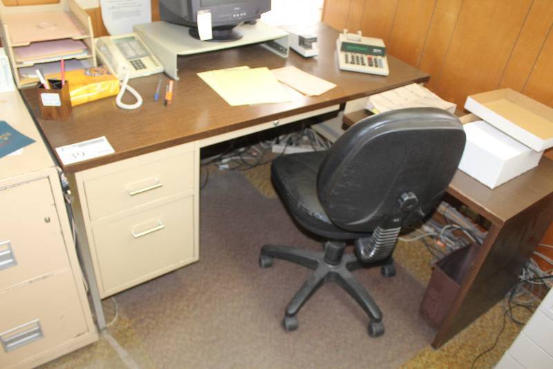 lot 39 image: 2-Drawer Metal Office Desk