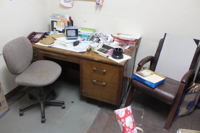 lot 82 image: Corner Lot of Office Furniture