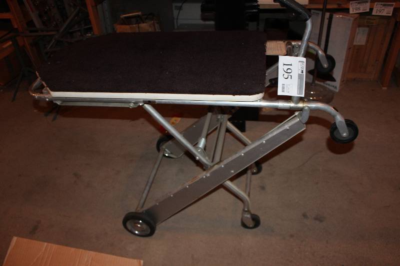 lot 195 image: 4-Wheel Cart